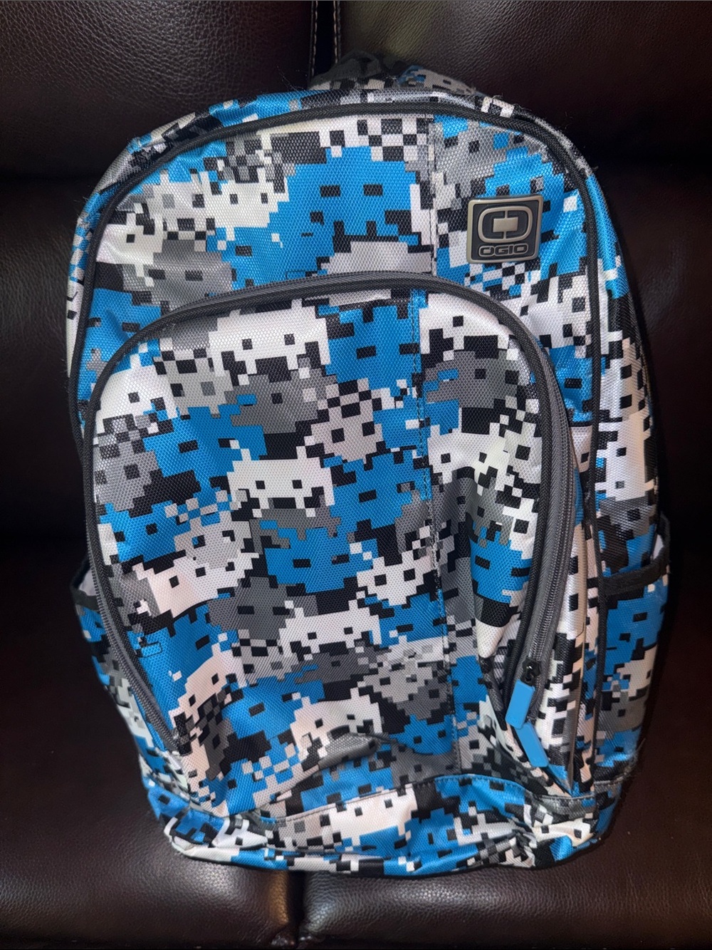 Ogio Kirby Digi Invasion Backpack Fits 15" Laptop. Excellent condition clean
